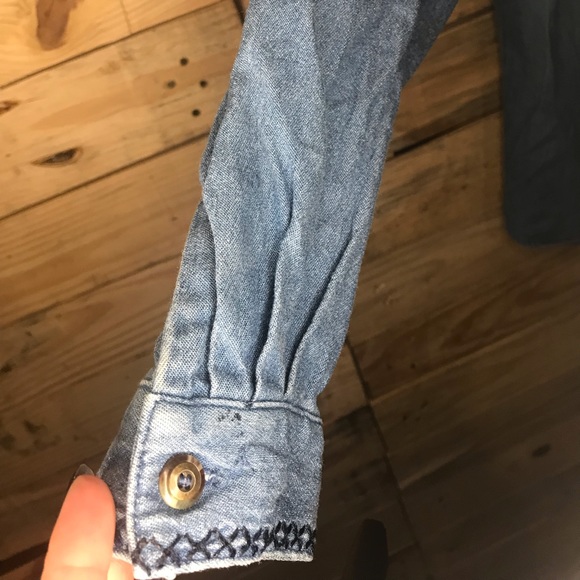 VINTAGE | Denim embroidered button up jean shirt women’s size small - Picture 5 of 8